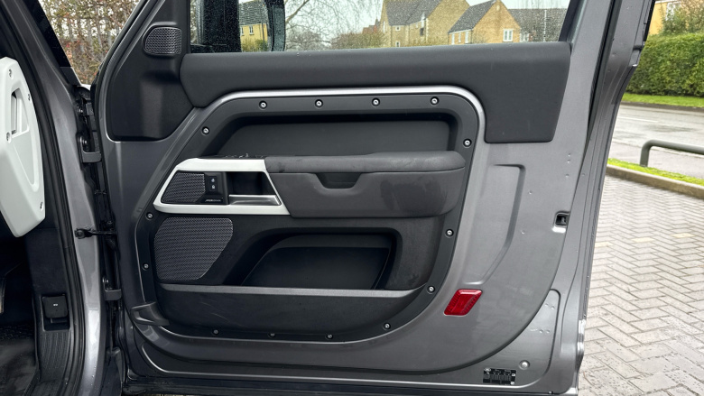 Land Rover Defender 90 Diesel 3.0 D250 Hard Top SE Auto